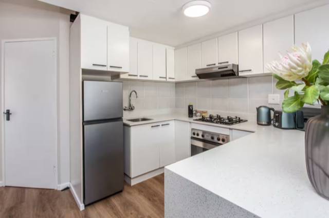 To Let 1 Bedroom Property for Rent in Oranjezicht Western Cape